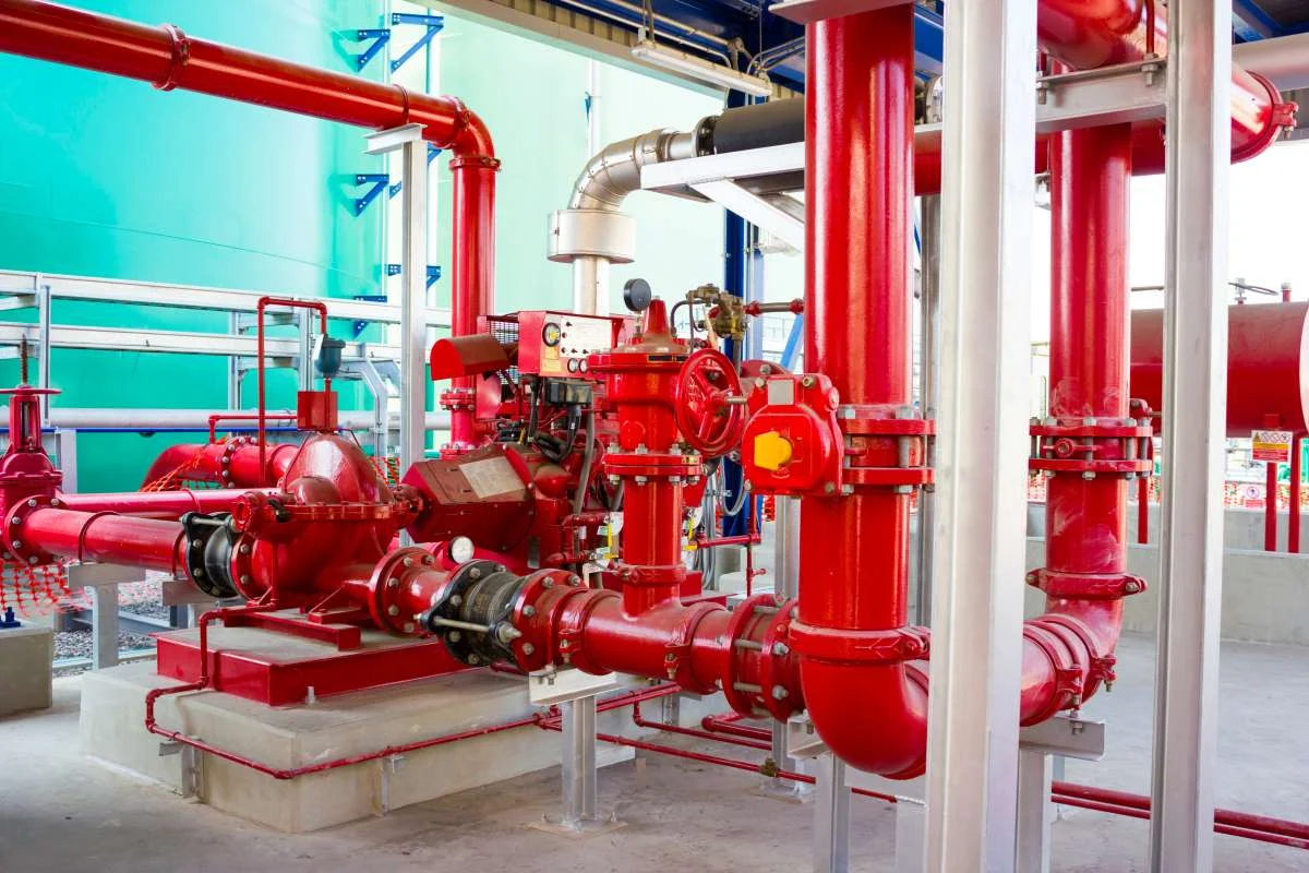 Sala de bombas contra incendios con equipamiento de presión y caudal certificado - Montajes Orgen